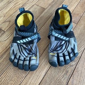 Vibrant Five Fingers shoes